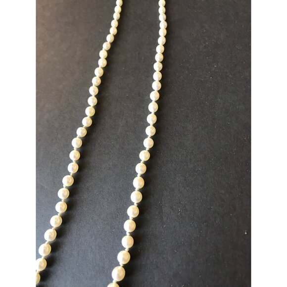 Classic Vintage Graduated Cultured Pearl Necklace With 14 Karat White Gold Clasp - Picture 4 of 8